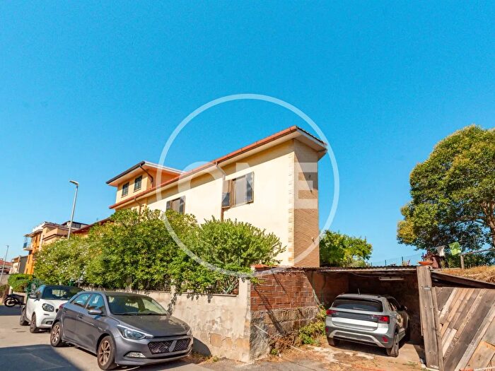 Appartamento quadrilocale in vendita in Via Guglielmina Ronconi, Roma