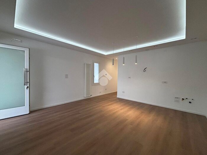 Casa bilocale in vendita in Via Roma, Pozzonovo