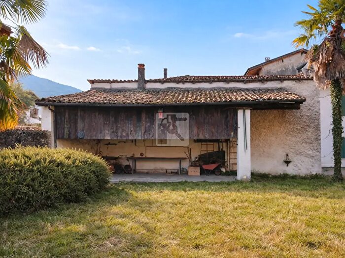 Casa bilocale in vendita in Via Olivo, Dro