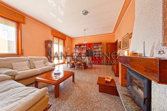 Casa con 5 locali in vendita in Via Parigi, Dosolo