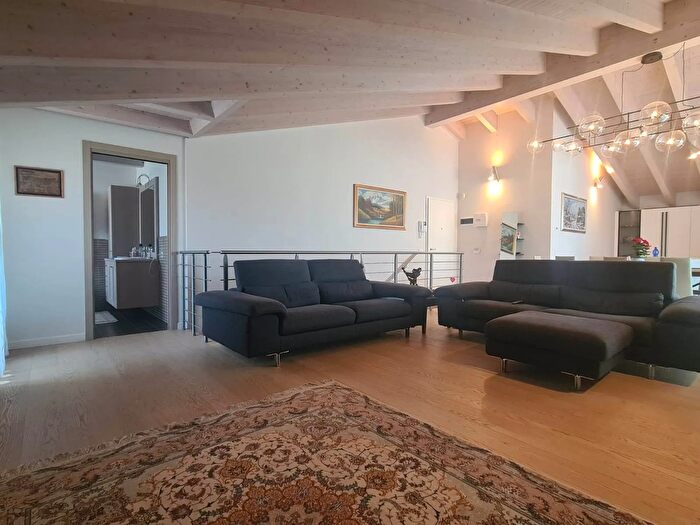 Appartamento con 8 locali in vendita in Via Mazzini Vigonza, Vigonza