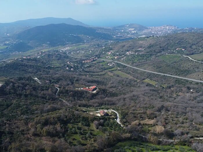 Casa con 6 locali in vendita in Via Piano Lauto, Torchiara
