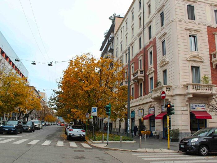 Appartamento trilocale in affitto in Via Guglielmo Silva, Monte Rosa Lotto, Milano