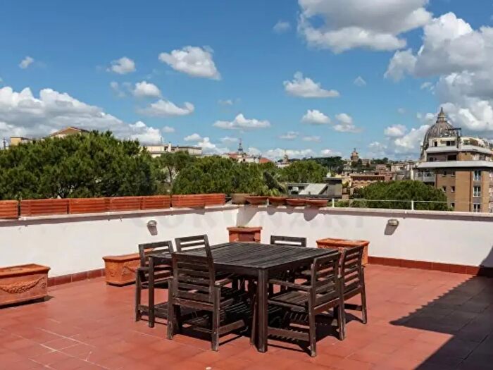 Appartamento quadrilocale in vendita in Via delle Fornaci, Roma