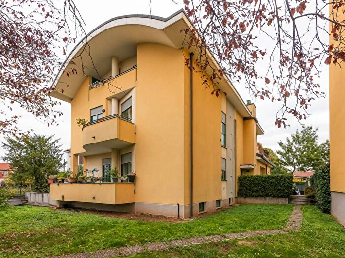 Appartamento trilocale in affitto in Via Monte Palanzone, Boscherona, Monza