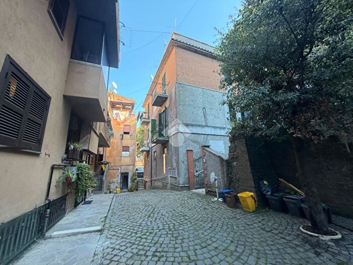 Appartamento trilocale in vendita in Piazza Roma, Nemi