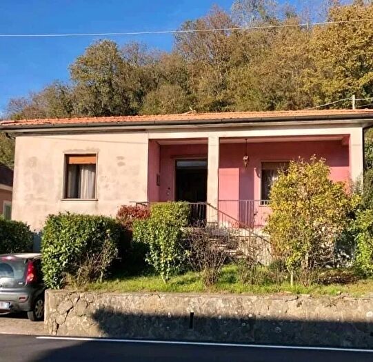 Casa con 7 locali in vendita in Fivizzano