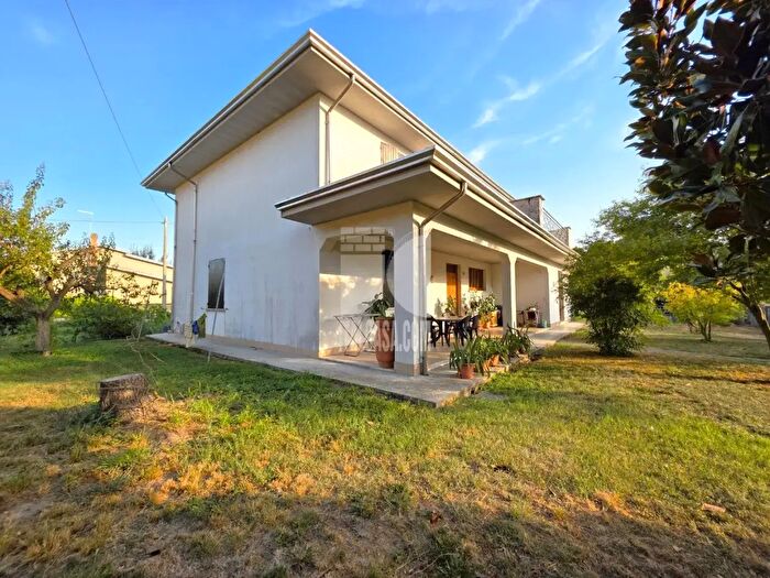 Casa con 10 locali in vendita in Via Ferri, San Benedetto Po