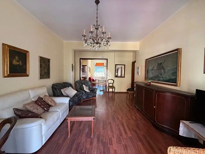 Appartamento con 5 locali in vendita in Viale degli Oleandri, Falconara Albanese