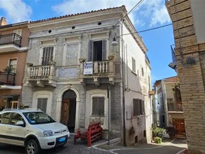 Casa con 6 locali in vendita in Via Duca degli Abruzzi, Perano