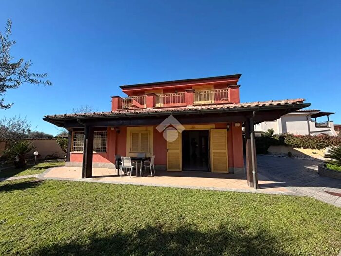 Casa con 5 locali in vendita in Via Orosei, Roma