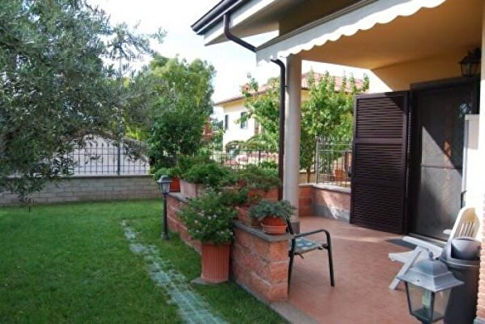 Casa con 6 locali in vendita in Roma