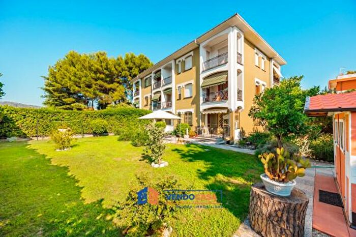 Appartamento trilocale in vendita in Via Generale Ardoino, Diano Marina