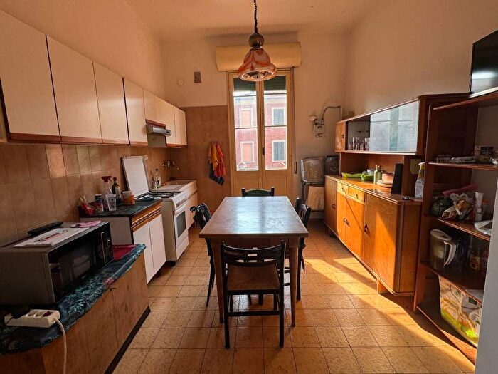 Appartamento trilocale in affitto in Via Vittorio Veneto, Saffi, Bologna
