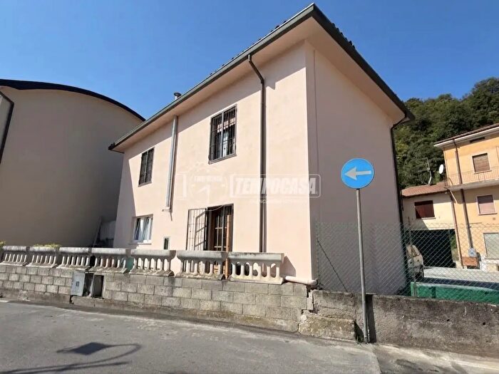 Casa trilocale in vendita in Via Trieste, Credaro