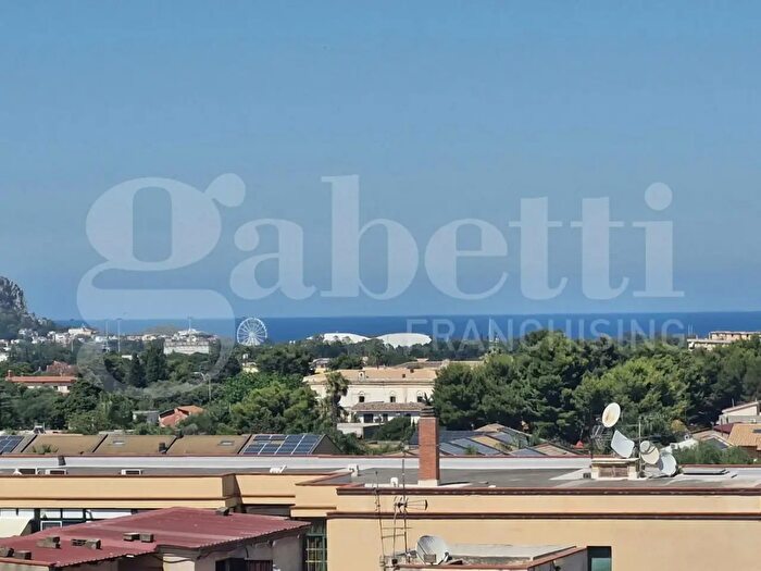 Appartamento con 5 locali in vendita in Via Silvano Franzolin, Palermo