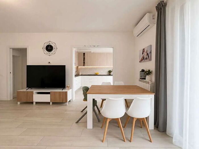 Appartamento trilocale in vendita in Via Montale, Guanzate
