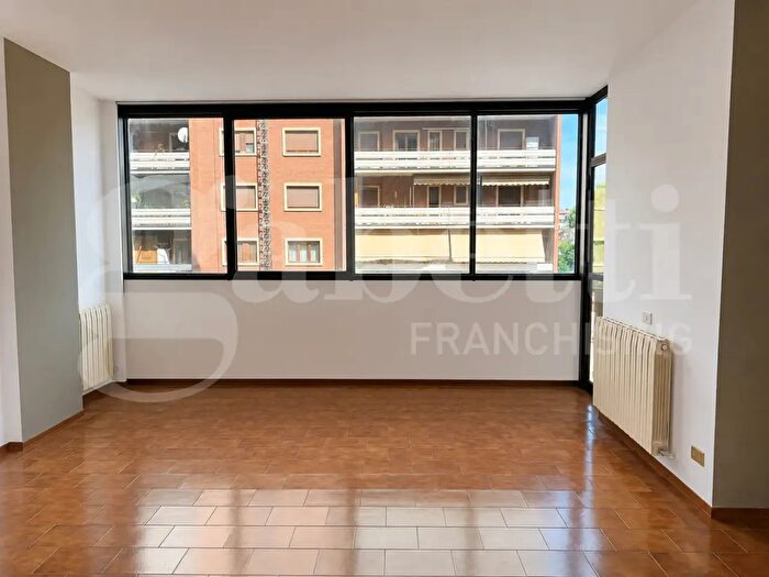 Appartamento quadrilocale in vendita in Via Gallenga, Perugia