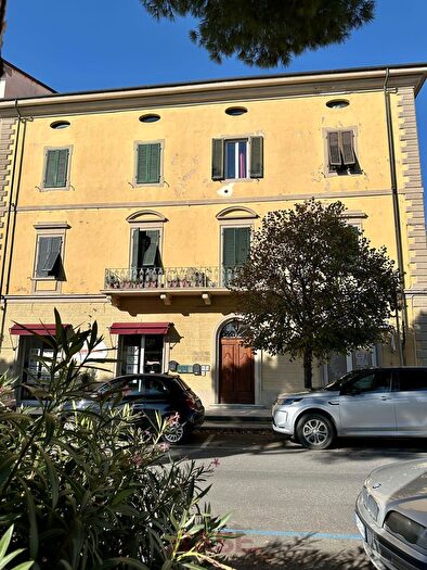 Appartamento con 5 locali in vendita in Piazza Giosuè Carducci, Cecina