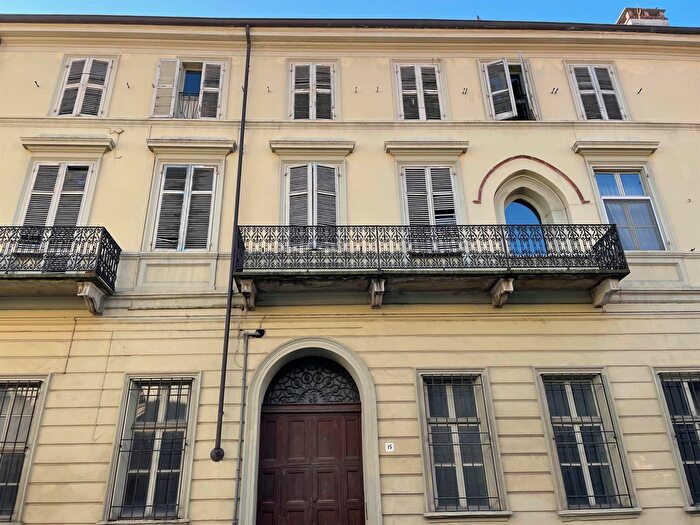 Appartamento con 6 locali in vendita in Via Leardi, Casale Monferrato