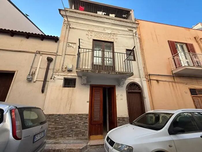 Casa con 6 locali in vendita in Via Ellera, Alcamo