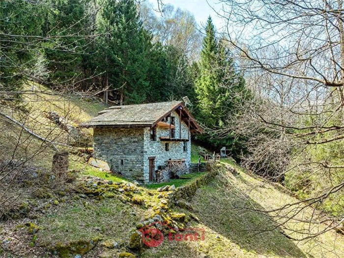Casa quadrilocale in vendita in Strada Vicinale di Pradella Prata Camportaccio So, Prata Camportaccio