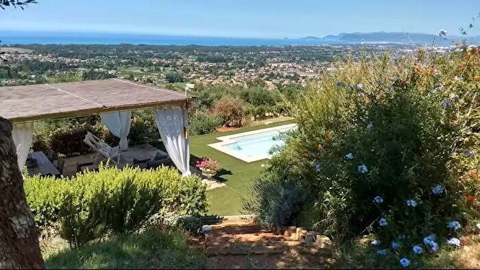 Casa con 6 locali in affitto in Via Murli, Pietrasanta