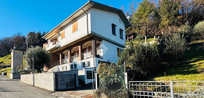 Appartamento trilocale in vendita in Via Giovanni Laharnar, Casola Valsenio