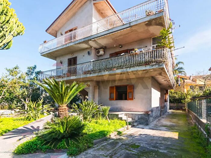 Casa con 13 locali in vendita in Viale Giove, Belpasso