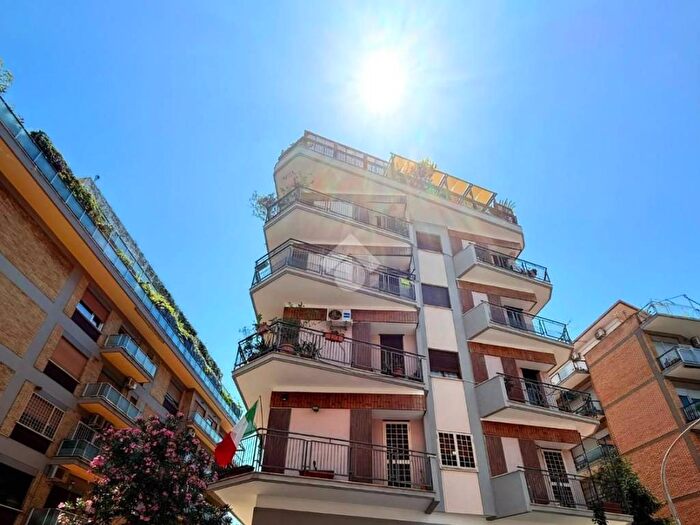 Appartamento trilocale in affitto in Via Giuseppe Martucci, Africano Villa Chigi, Roma