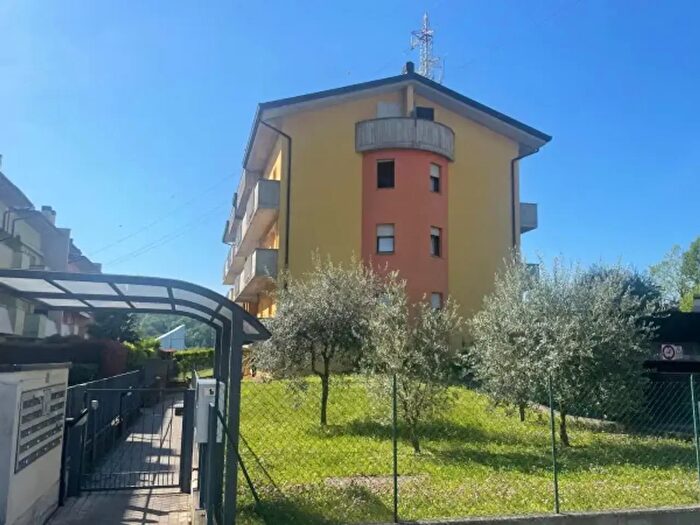 Appartamento trilocale in vendita in Via Provinciale, Alzano Lombardo