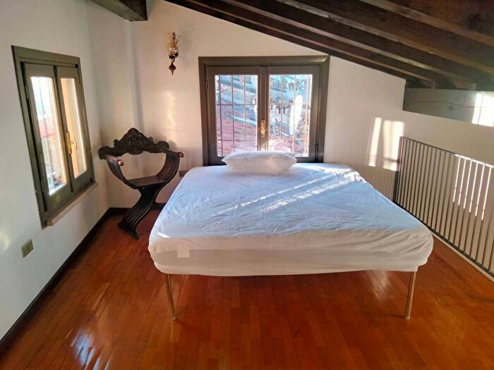 Appartamento con 6 locali in affitto in Corso Giuseppe Garibaldi, Loggia Garibaldi, Brescia