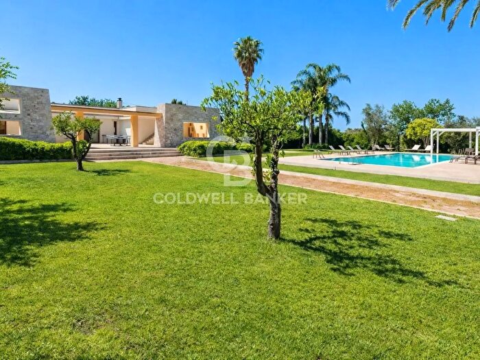 Casa con 13 locali in vendita in Contrada Cormuni, Casarano