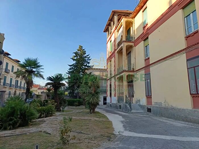 Appartamento con 5 locali in vendita in Via Gennaro Tescione, Caserta
