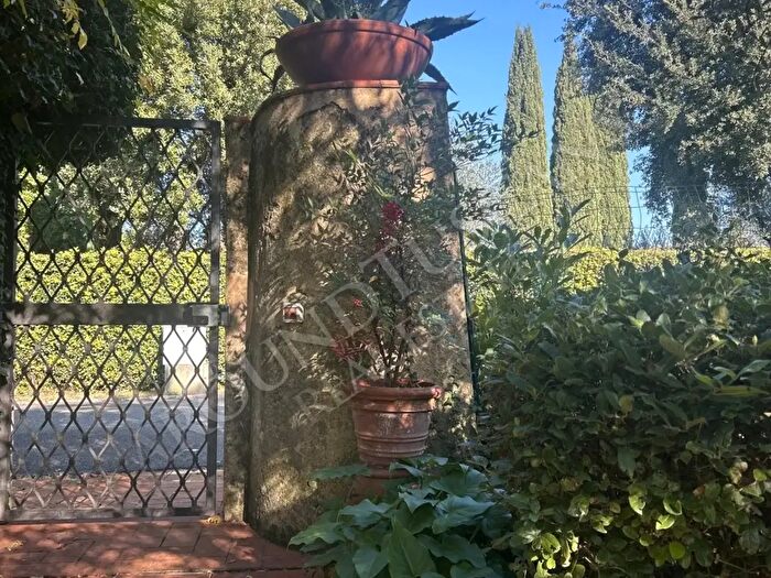 Casa con 16 locali in vendita in Impruneta
