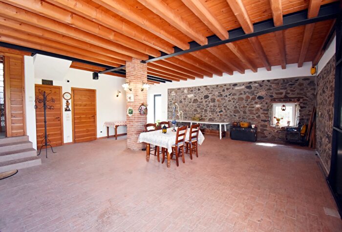 Casa con 10 locali in vendita in Via Laghi, Chiampo