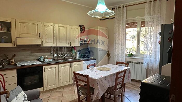 Appartamento con 7 locali in vendita in Corso Raffaello, Mascalucia