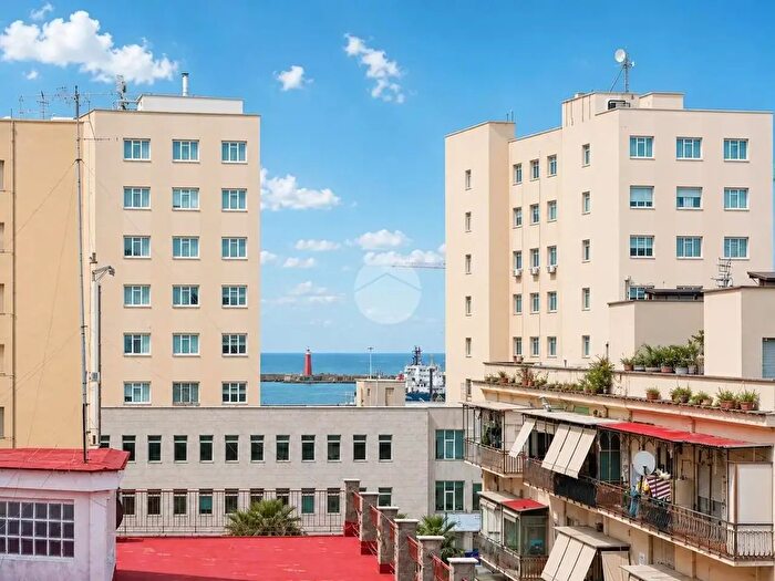 Appartamento trilocale in vendita in Corso Arnaldo Lucci, Napoli