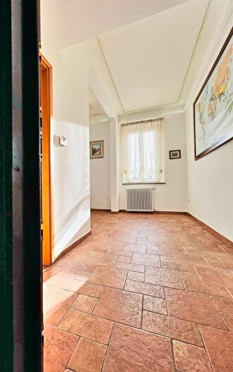 Appartamento con 5 locali in vendita in Cecina