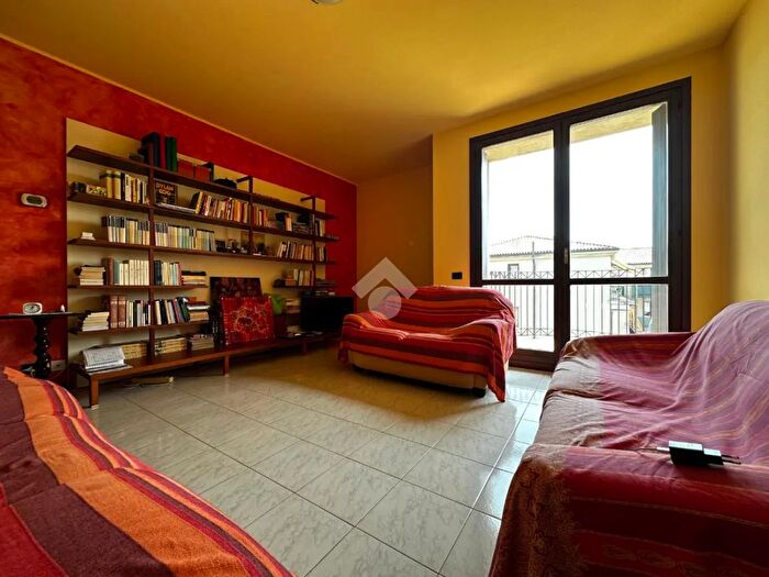 Appartamento trilocale in vendita in Via Umberto I, Pessano Con Bornago