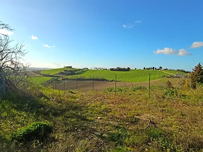 Casa quadrilocale in vendita in Contrada Santa Lucia, Agugliano