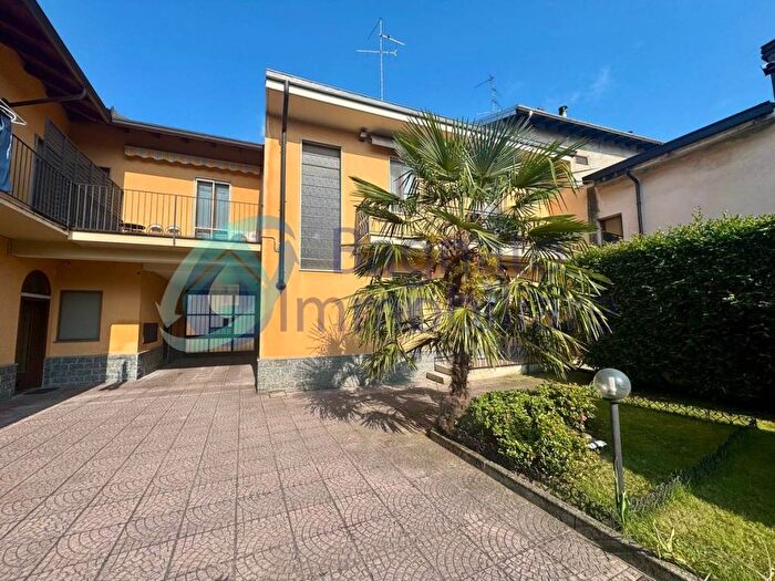 Appartamento trilocale in affitto in Viale dei Tigli, Pernate, Novara