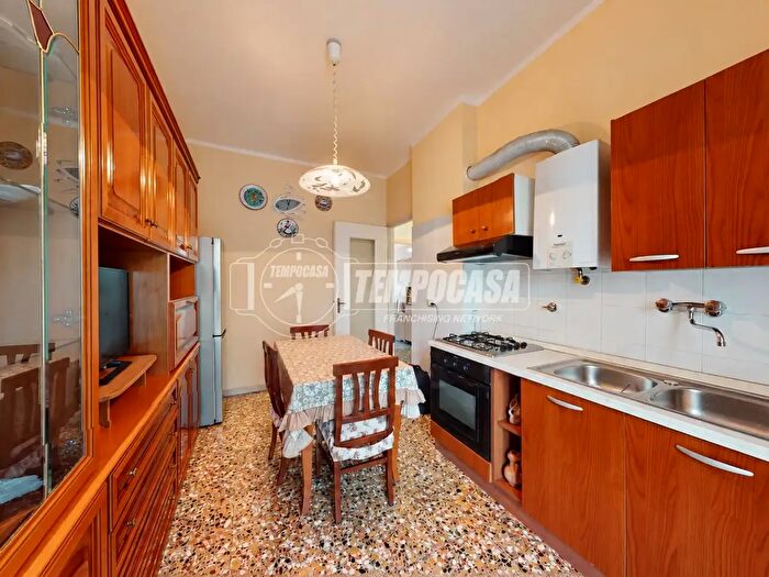 Appartamento trilocale in vendita in Via Gubbio B, Torino