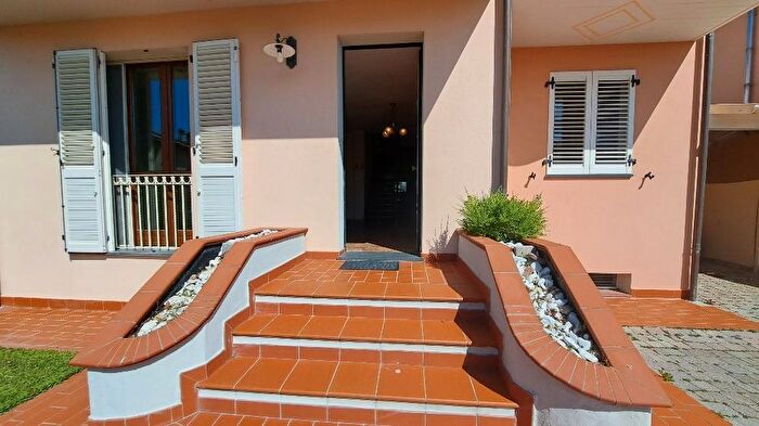 Casa con 10 locali in vendita in San Giuliano Terme