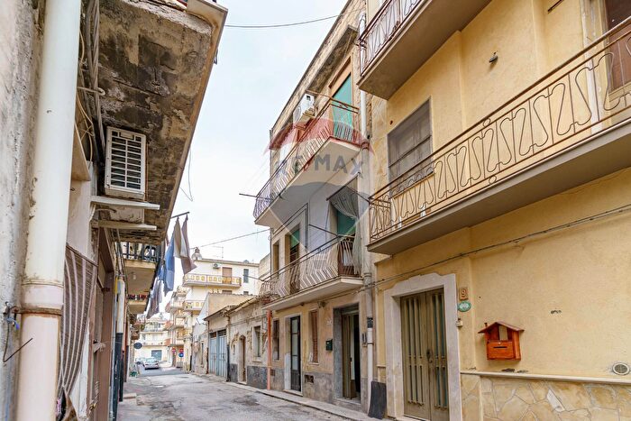 Casa con 6 locali in vendita in Via C Colombo, Carlentini