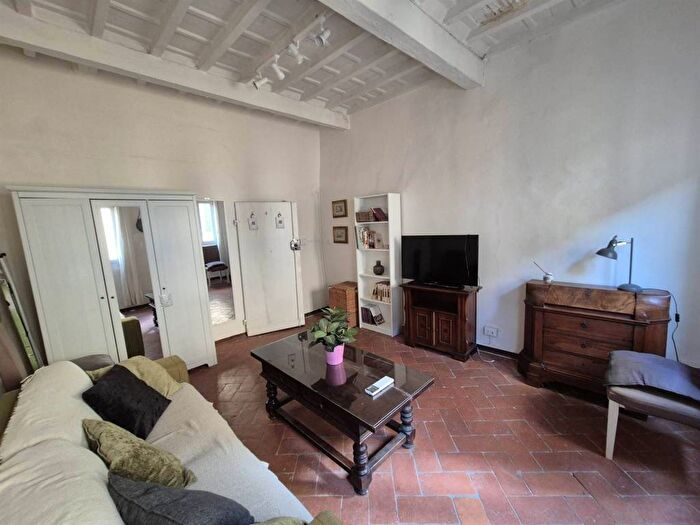 Appartamento trilocale in affitto in Via del Porcellana, Santa Maria Novella, Firenze