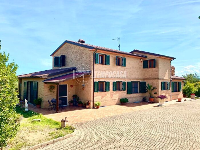 Casa con 9 locali in vendita in Via Santa Caterina, Camerata Picena