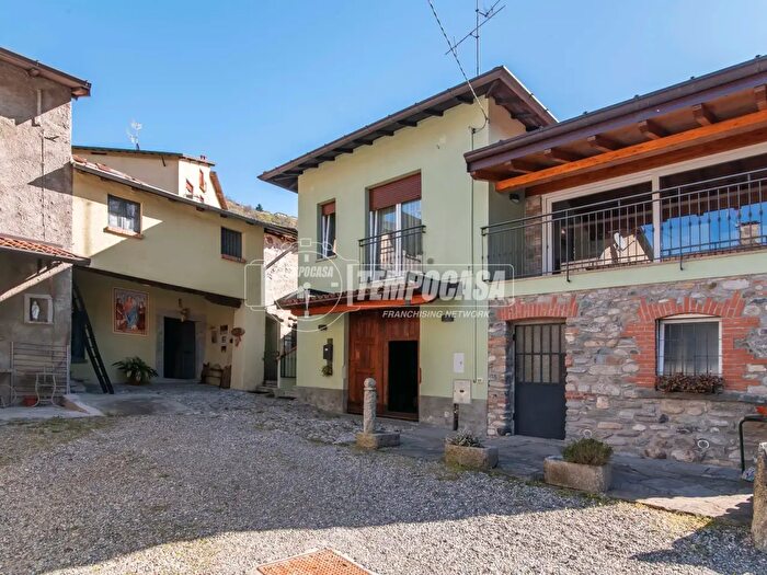 Casa trilocale in vendita in Via Navedàno, Como