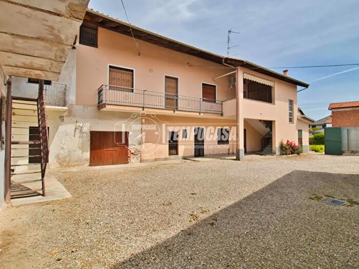 Casa con 5 locali in vendita in Barengo