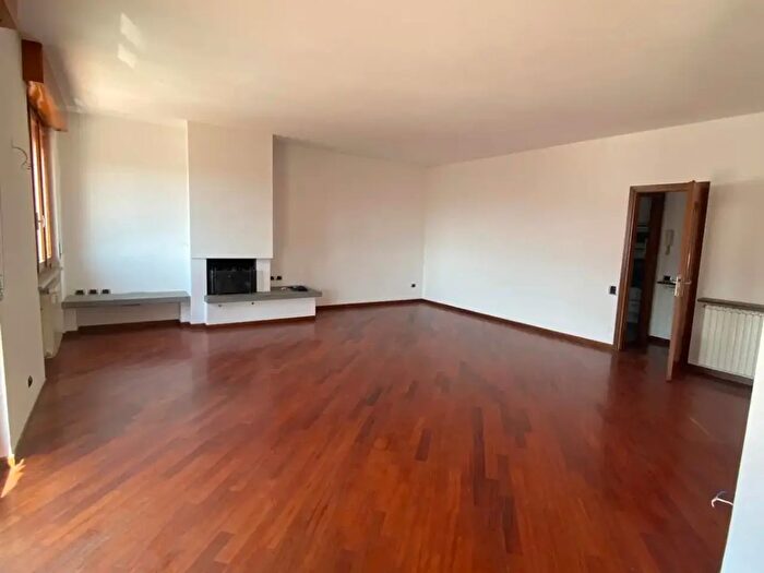 Appartamento con 6 locali in vendita in Gorlago